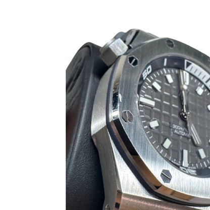 Audemars Piguet  Royal Oak Offshore Diver , 15720ST.OO.A009CA.01 42mm Grey Pre Owned